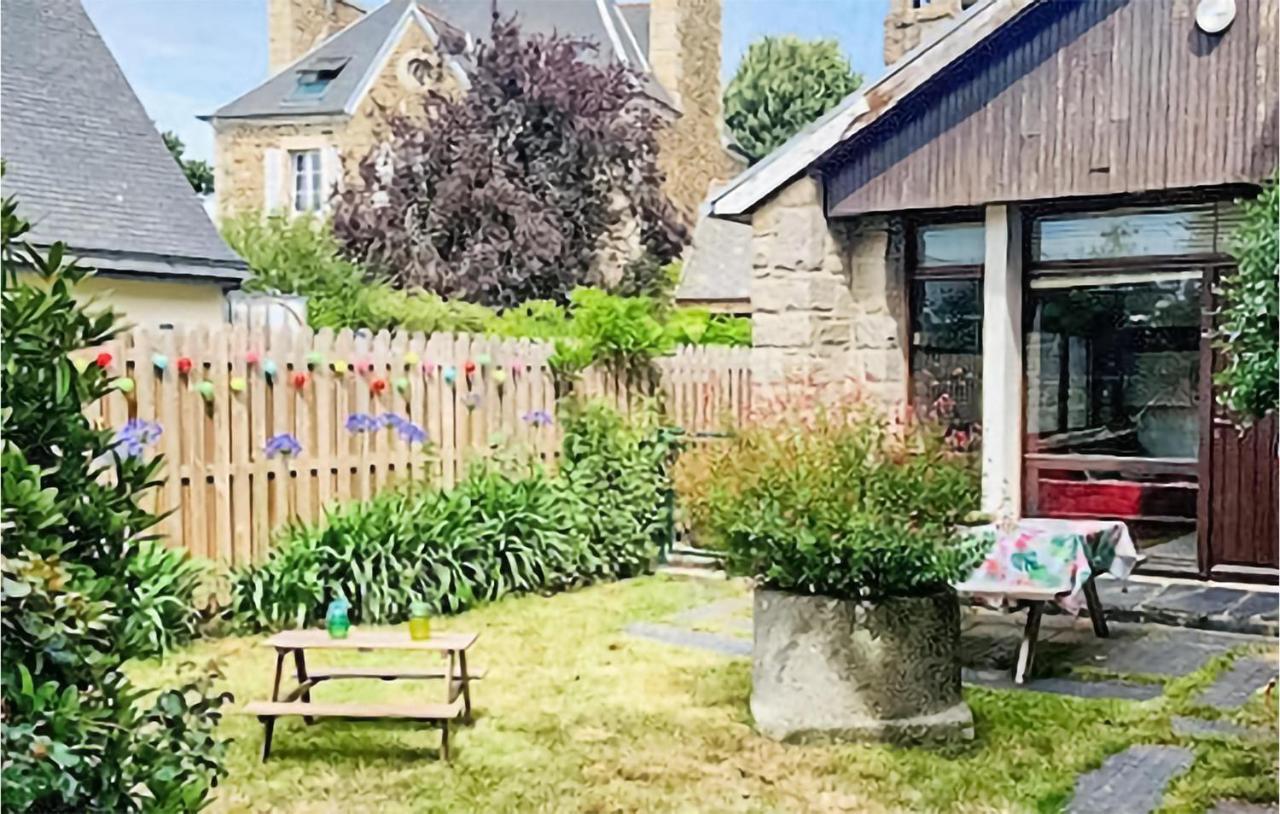 5 Bedroom Cozy Home In Lézardrieux Exterior foto