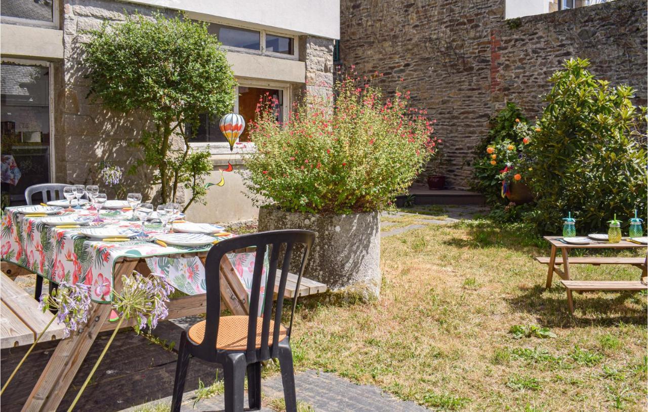 5 Bedroom Cozy Home In Lézardrieux Exterior foto
