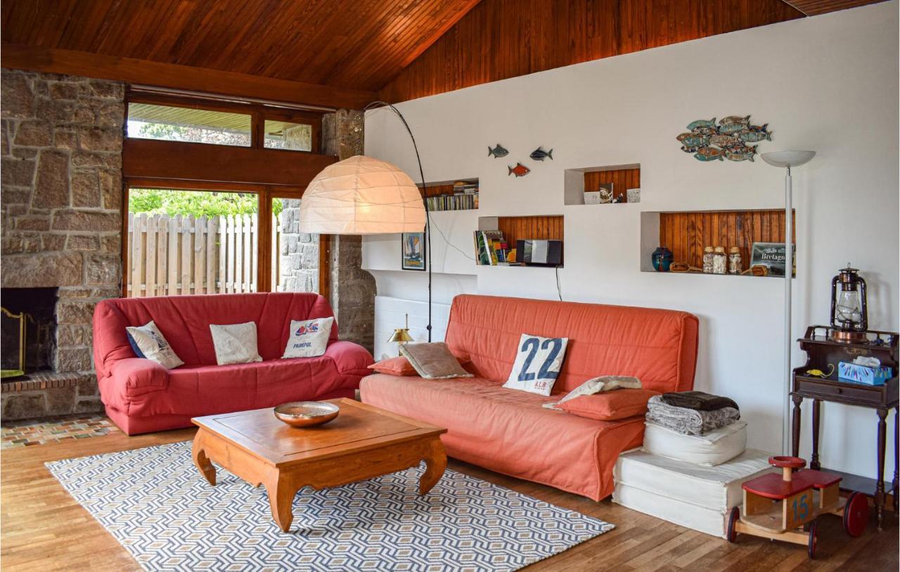 5 Bedroom Cozy Home In Lézardrieux Exterior foto